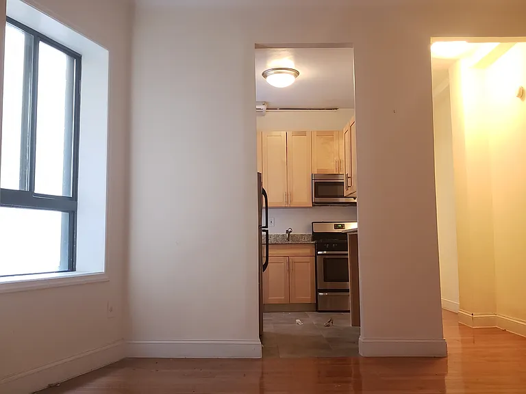 300 W 49th St #203 — Photo 4