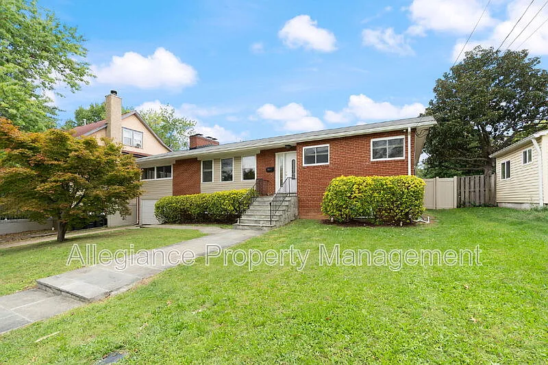 4 bed, 2.0 bath, 1566 sqft, $4,295 — Photo 3