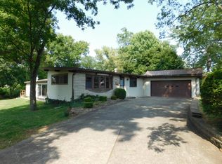 418 Douglas Dr, Olney, IL 62450