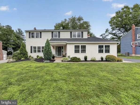 75 Hawthorne Ln, Phoenixville, PA 19460