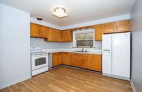 5th image of 7545 N Claremont Ave #1