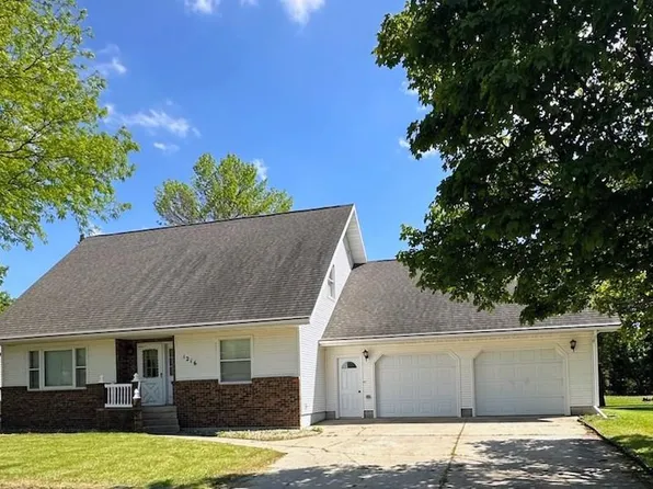 1216 Parkside Dr, Marshall, MN 56258