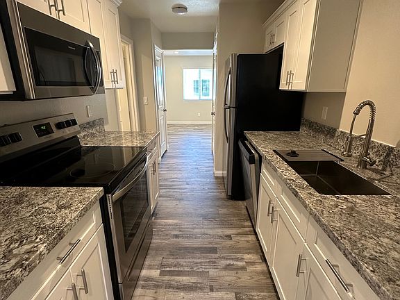 5th image of 1132 S Mahan St #D