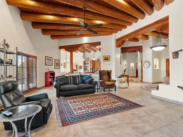 19 Calle De Montanas, Santa Fe, NM 87507