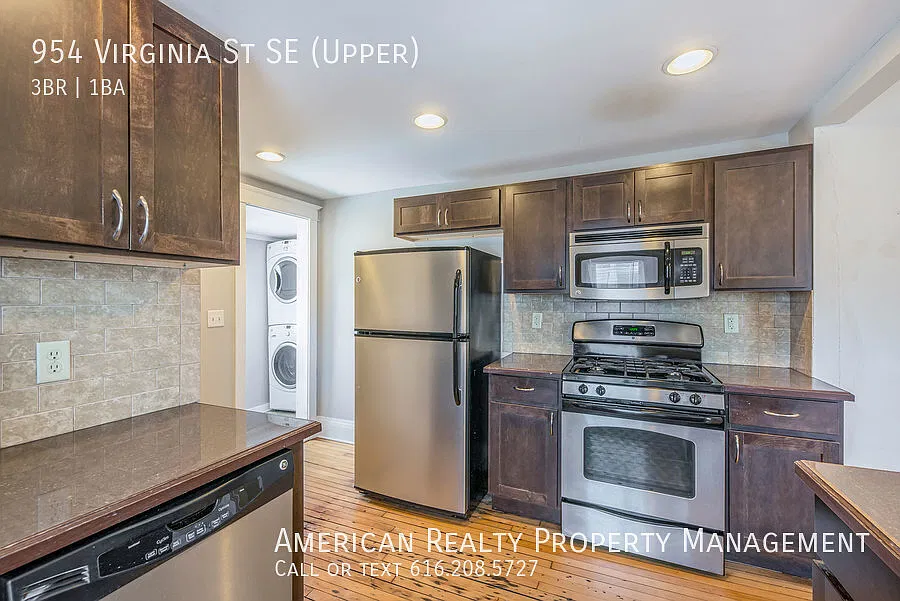 3 bed, 944 sqft, $1,850 — Photo 2