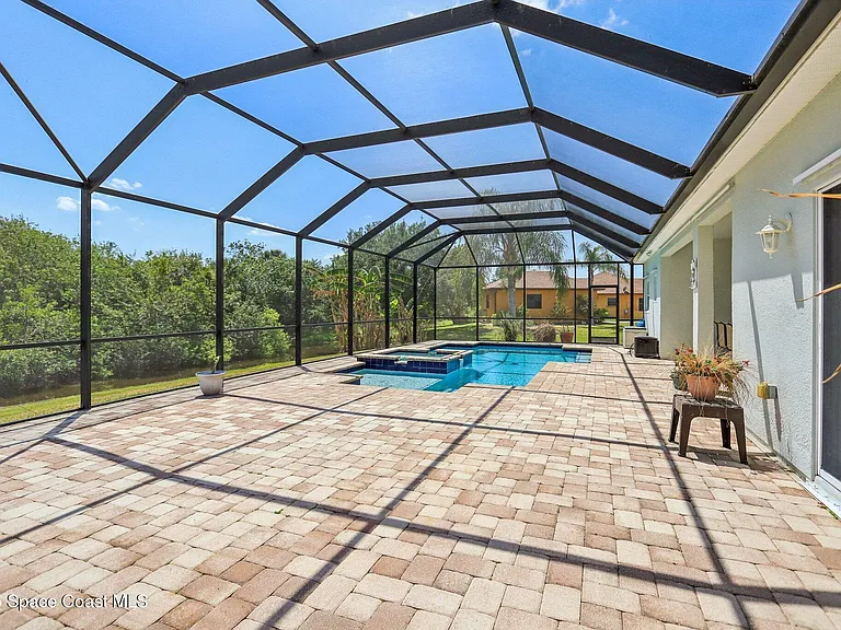 929 Hialeah St — Photo 42
