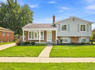 29649 Linda St, Livonia, MI 48154