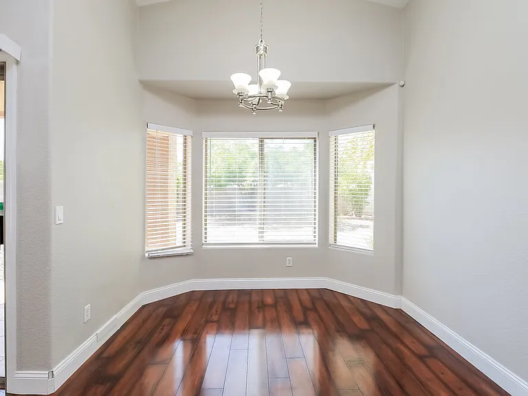 1617 W Kesler Ln — Photo 6