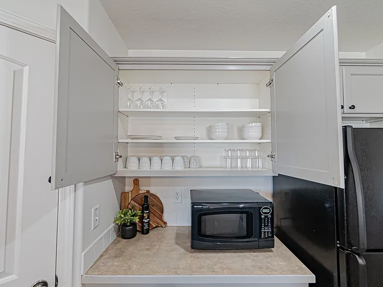 2479 W Washington Ave — Photo 11