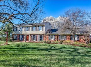2045 Oak Dr, Saint Louis, MO