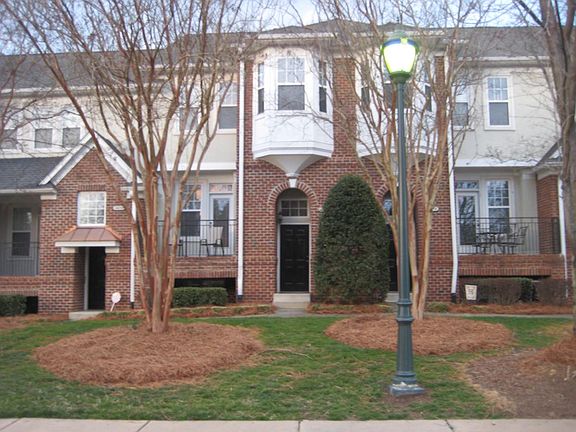 Front / Sidewalk View