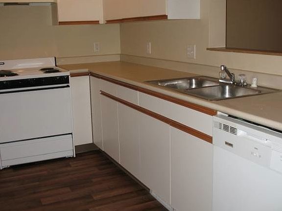 3rd image of 1520 Cooley St APT 04