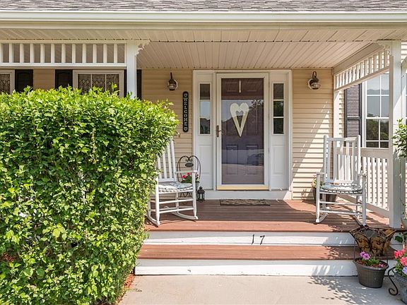 4th image of 17 Blossom Ct