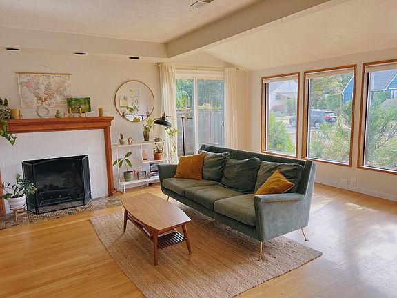 Living room with gas fireplace and large west-facing windows for great natural light (house is rented unfurnished)