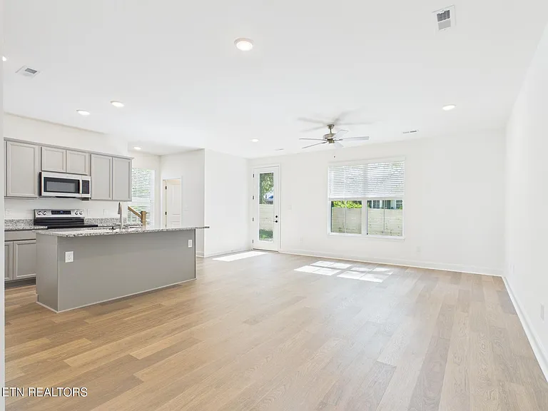 1729 Lateglow Way — Photo 8