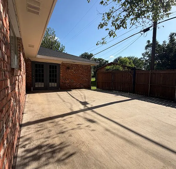 2406 Broadview St — Photo 2
