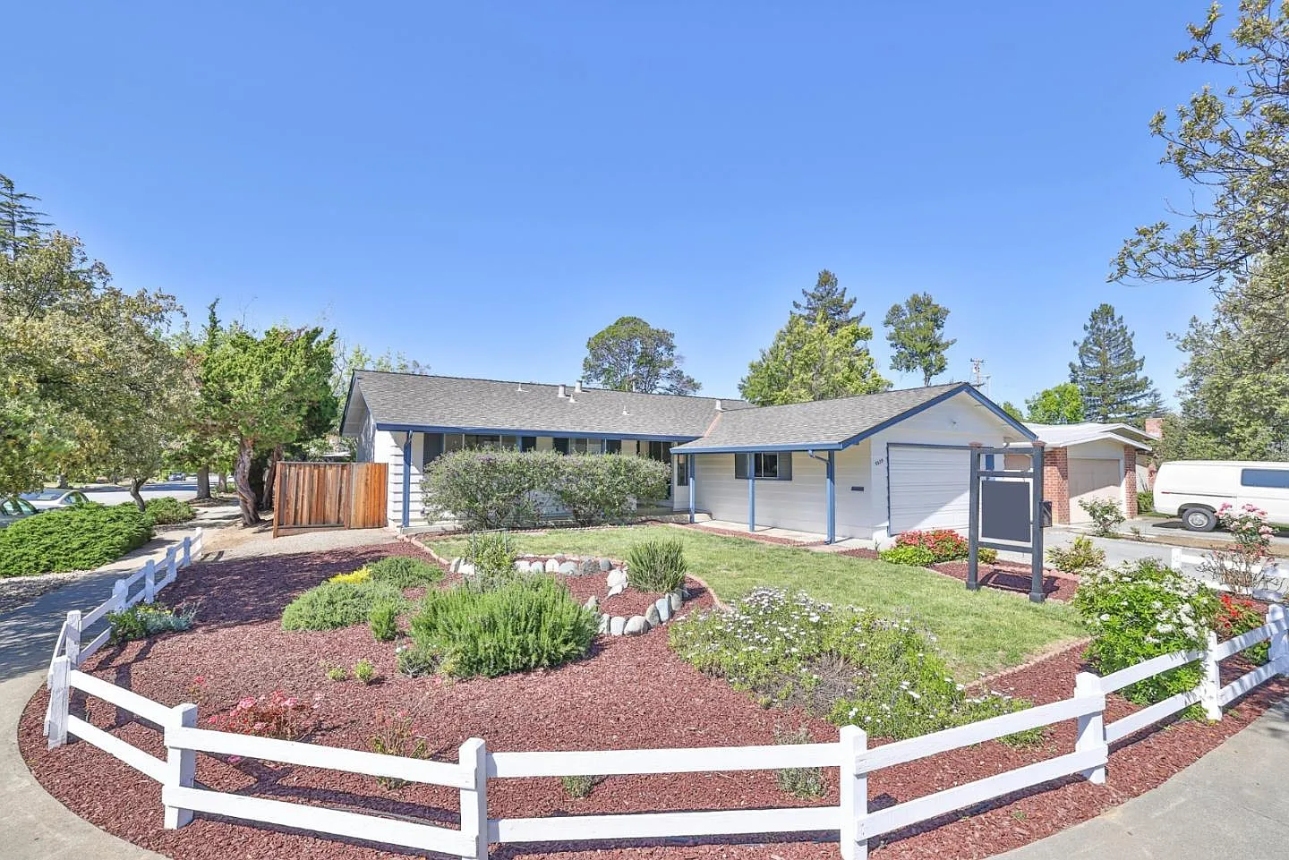 5539 Greenoak Dr photo 1