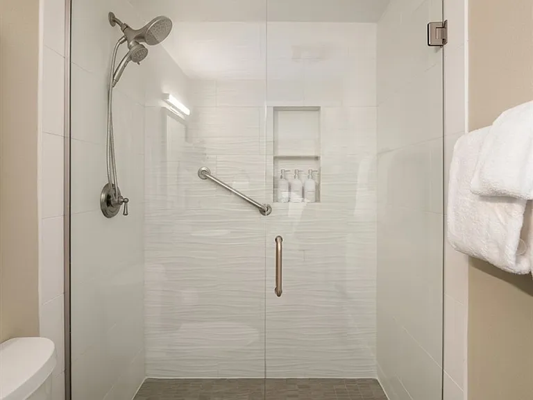 733 Lake St S #111 — Photo 22