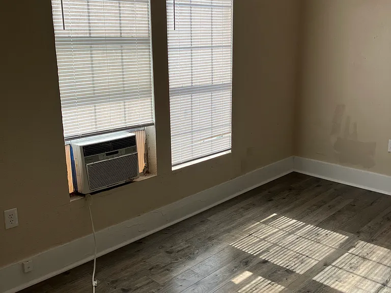230 W Lee Ave — Photo 20