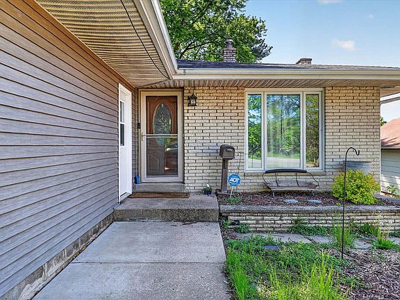 5th image of 1308 Beloit Ave