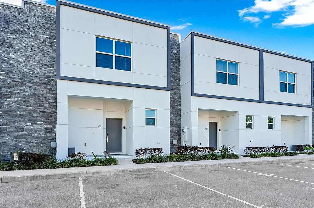 4 bed, 4.0 bath, 1671 sqft, $2,800 — Photo 1