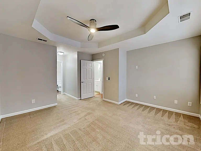 229 Montclaire Cir — Photo 9
