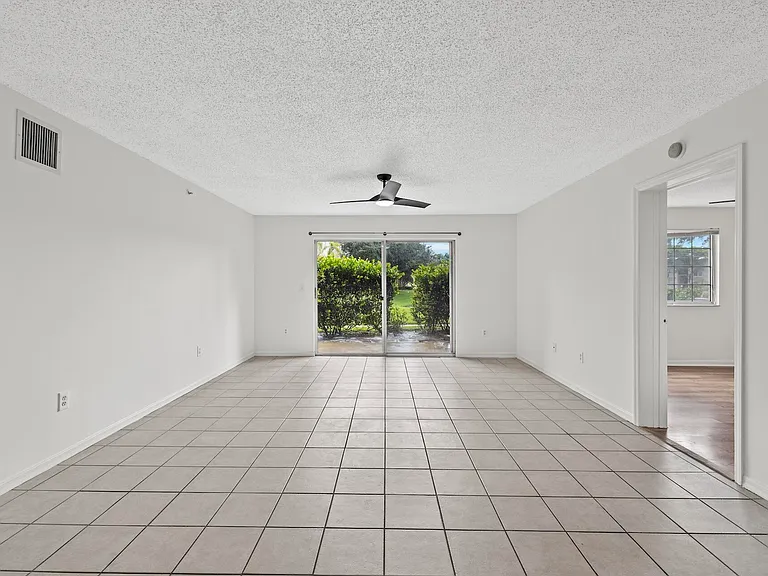 300 Crestwood Ct N #302 — Photo 9