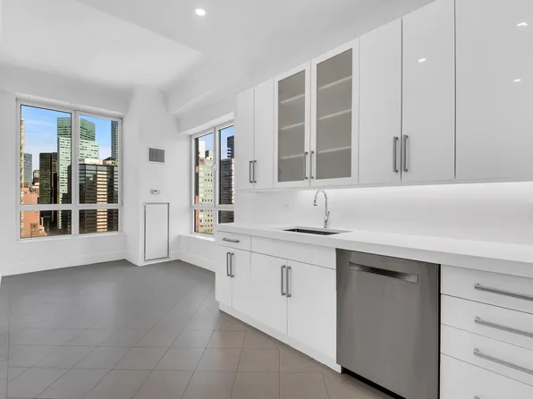 351 East 51st Street image 6 of 15