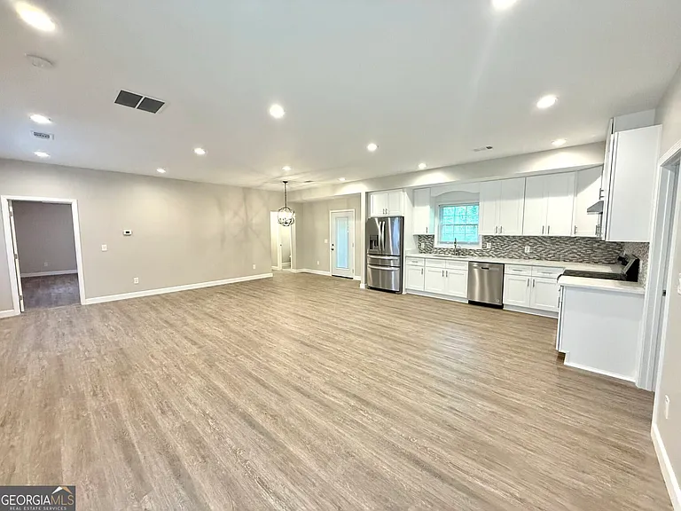 1826 Winchester Trl — Photo 9
