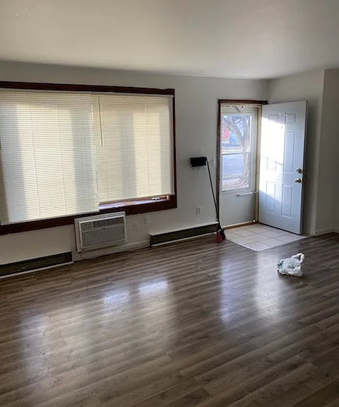402 S Kendrick Ave — Photo 1
