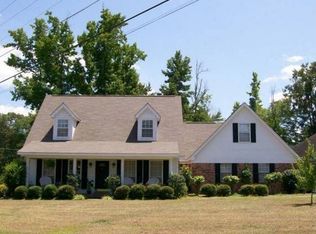 190 Lakeover Dr E, Columbus, MS 39702