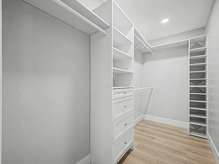 2340 E Isabella Ave — Photo 12
