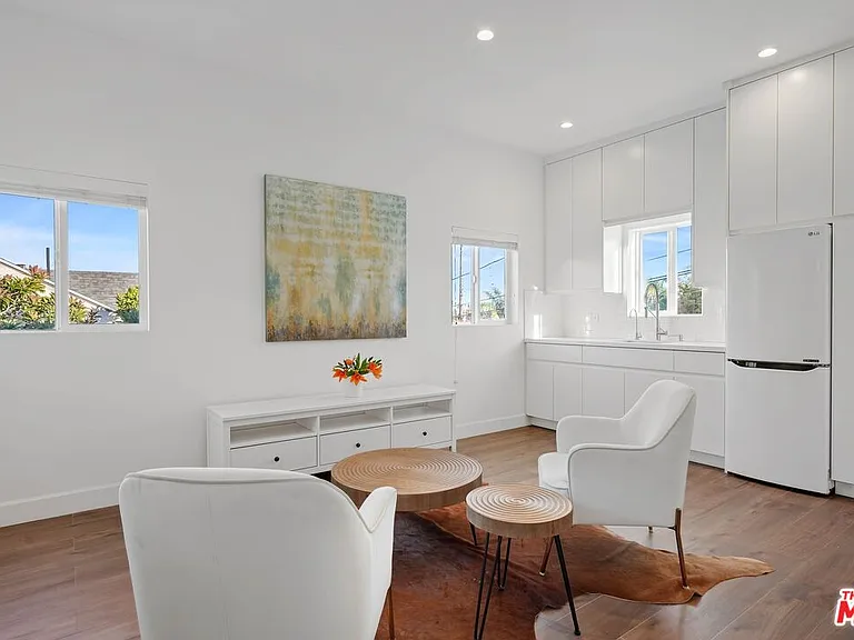 1155 S Rimpau Blvd — Photo 35