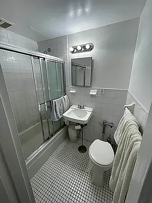 Rented by KNOCKKNOCK LLC | media 6