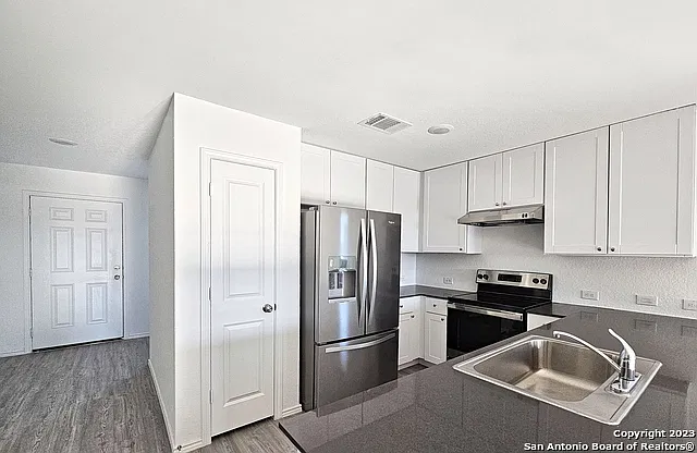 4 bed, 2.5 bath, 1874 sqft, $1,650 — Photo 3