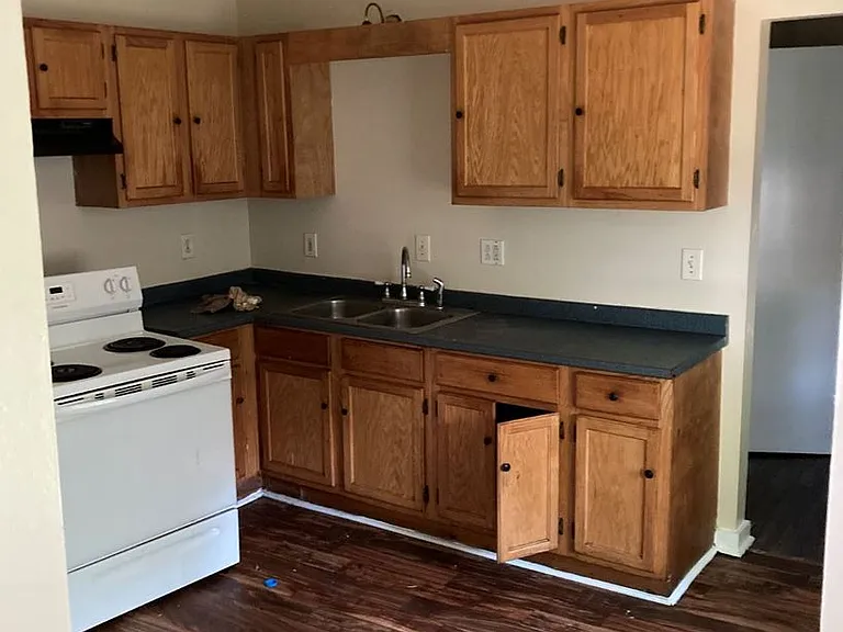 2204 Valmar St — Photo 3