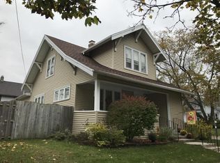 864 N 9th St, Manitowoc, WI 54220