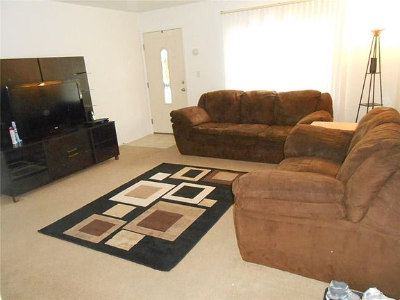 4th image of 5438 Ruskin Pl W