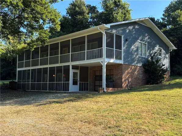 1729 Gyro Dr, Winston Salem, NC 27127