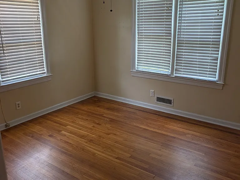 1319 Riverdale Dr — Photo 15