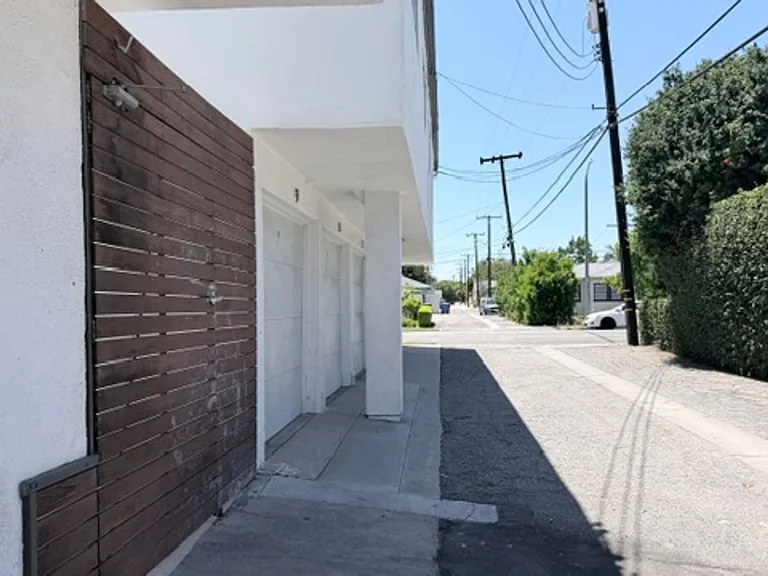 Wardlow Apartments — Photo 9