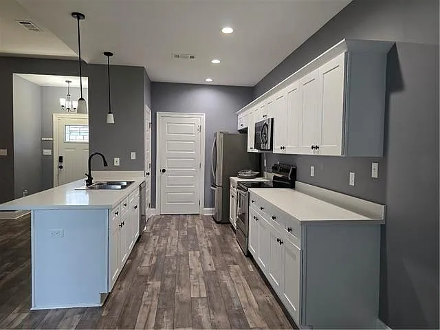 3 bed, 2.0 bath, 1358 sqft, $1,950 — Photo 4