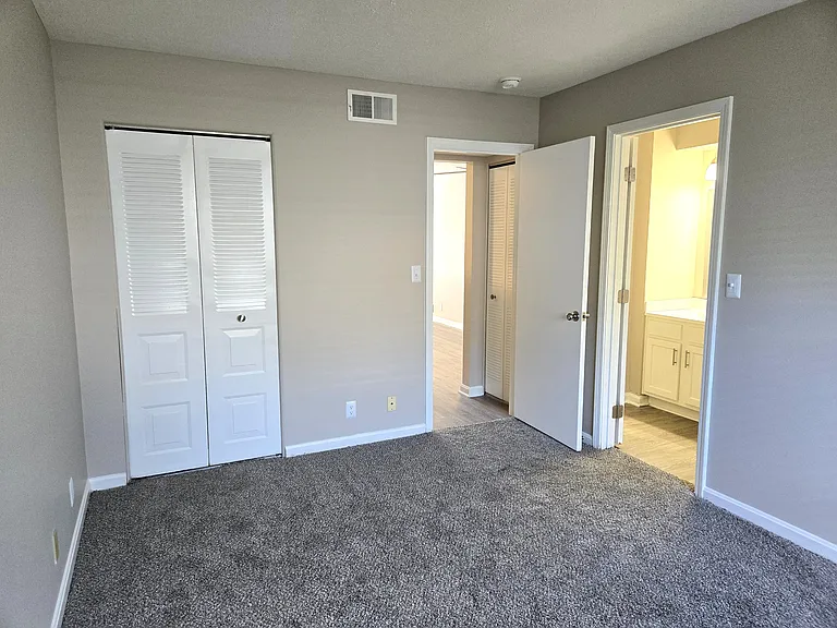 Breckinridge Park Apartments — Photo 11