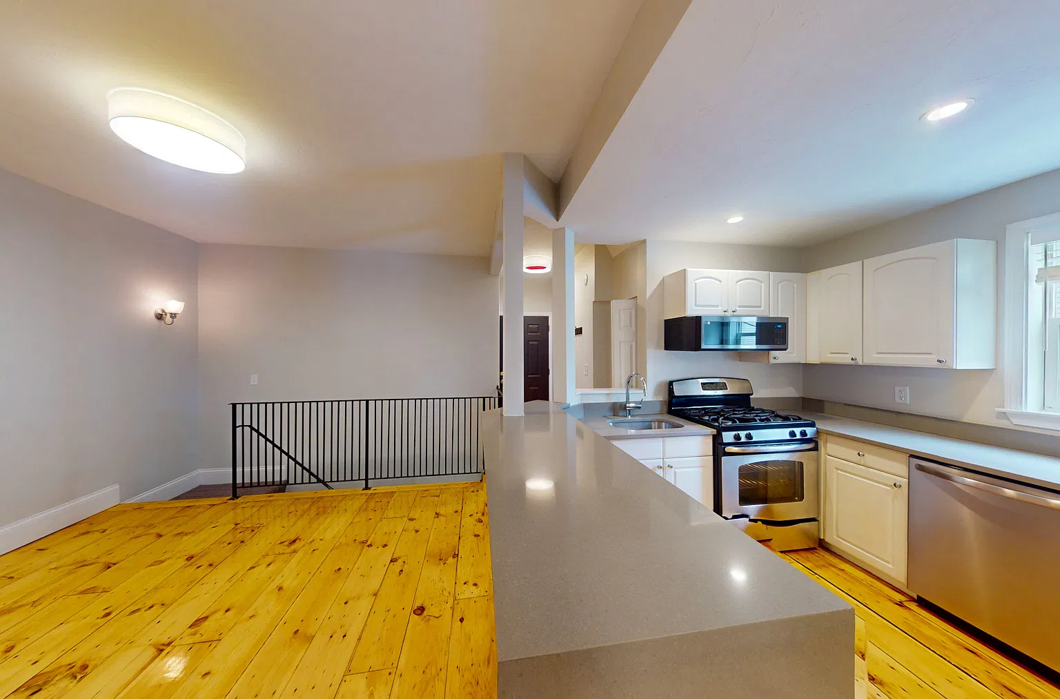 3 bed, 1.0 bath, 1200 sqft, $4,000 — Photo 3