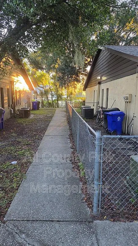 2 bed, 2.0 bath, 936 sqft, $995 — Photo 2