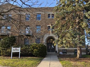 920 61st St #3W, Kenosha, WI 53143