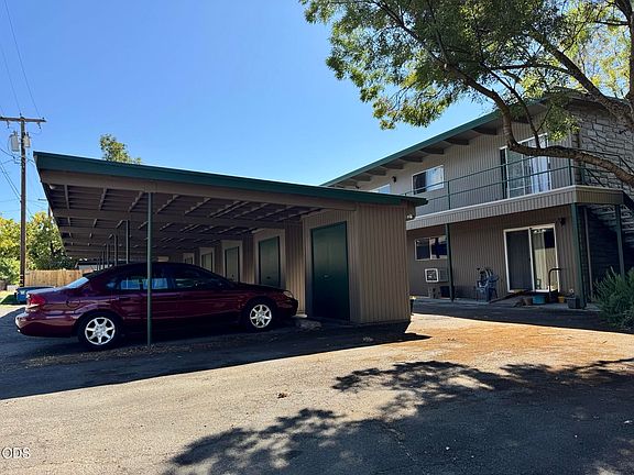 3rd image of 302 SE K St