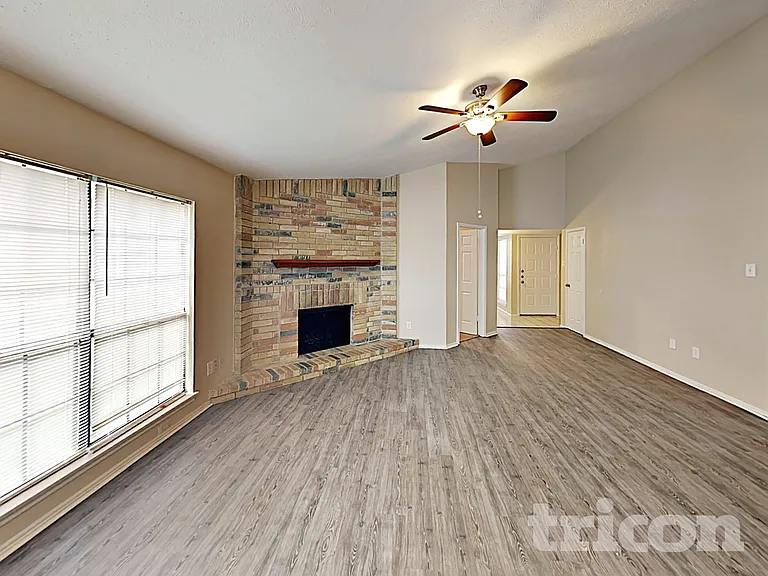 7811 Bluff Trail Dr — Photo 12