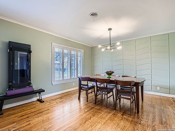 4th image of 547 WOODCREST DR