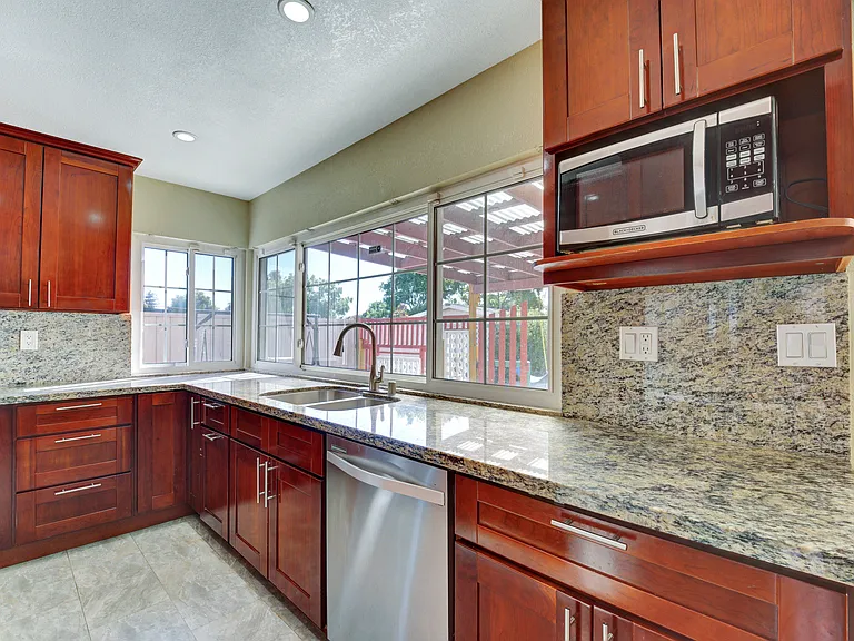 4608 Rochelle Dr — Photo 12